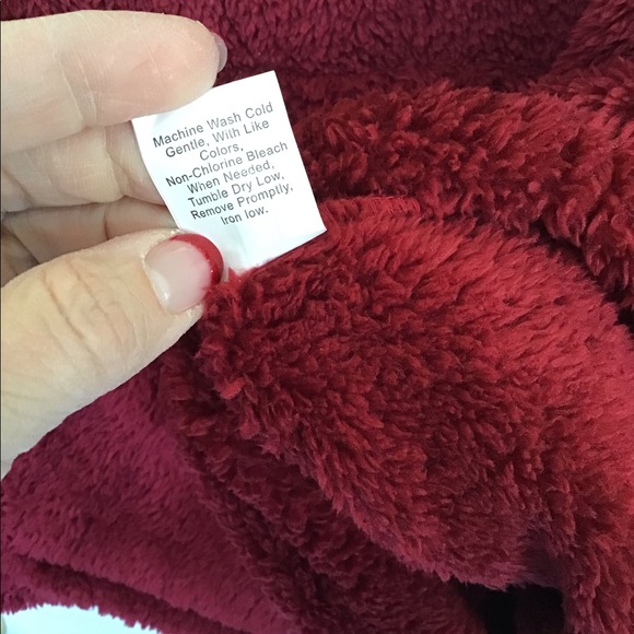 Women’s Leopard and Burgundy Pullover 2XL (L) - Picture 5 of 9